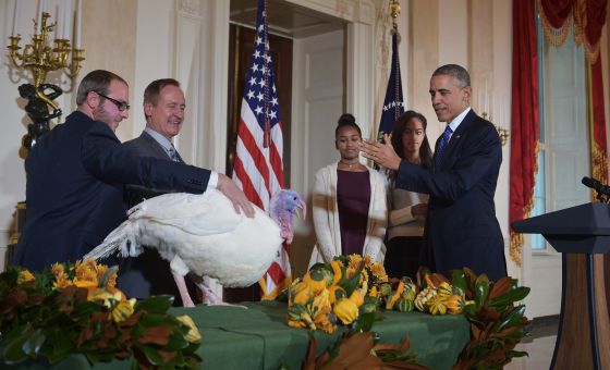 Obama…por el Día de Acción de Gracias amnistía a Mac y Cheese