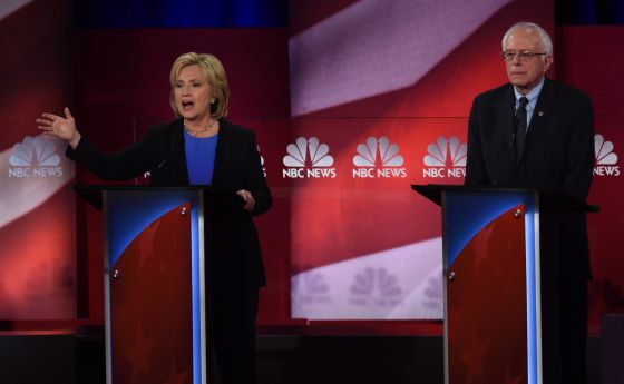 Clinton y Sanders…sostienen intenso debate de cara a las primarias