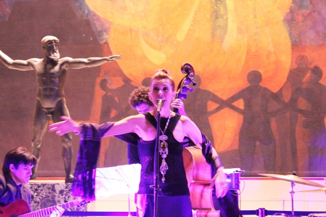 Magos Herrera..dió concierto como forma lúdica de igualdad de género