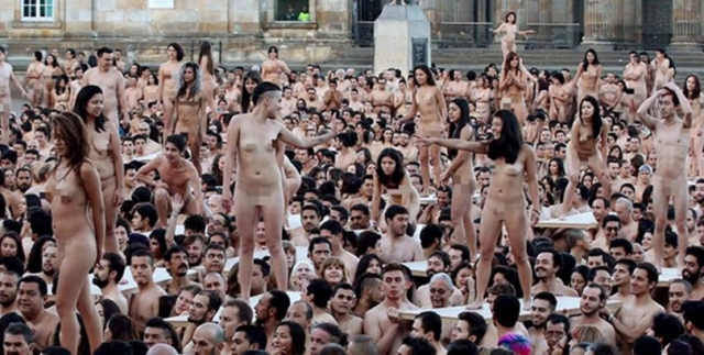 Tunick…fotos de sus desnudos inspiran documental de paz en Colombia
