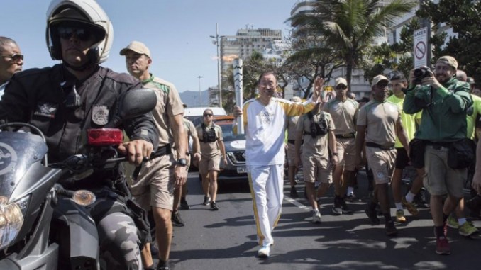 Ban Ki-moon...portó la antorcha olímpica en su recorrido hacia Maracaná