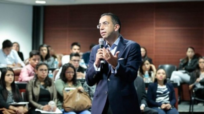 Lozano...a mí me vale madres si Padrés es de Acción Nacional o no