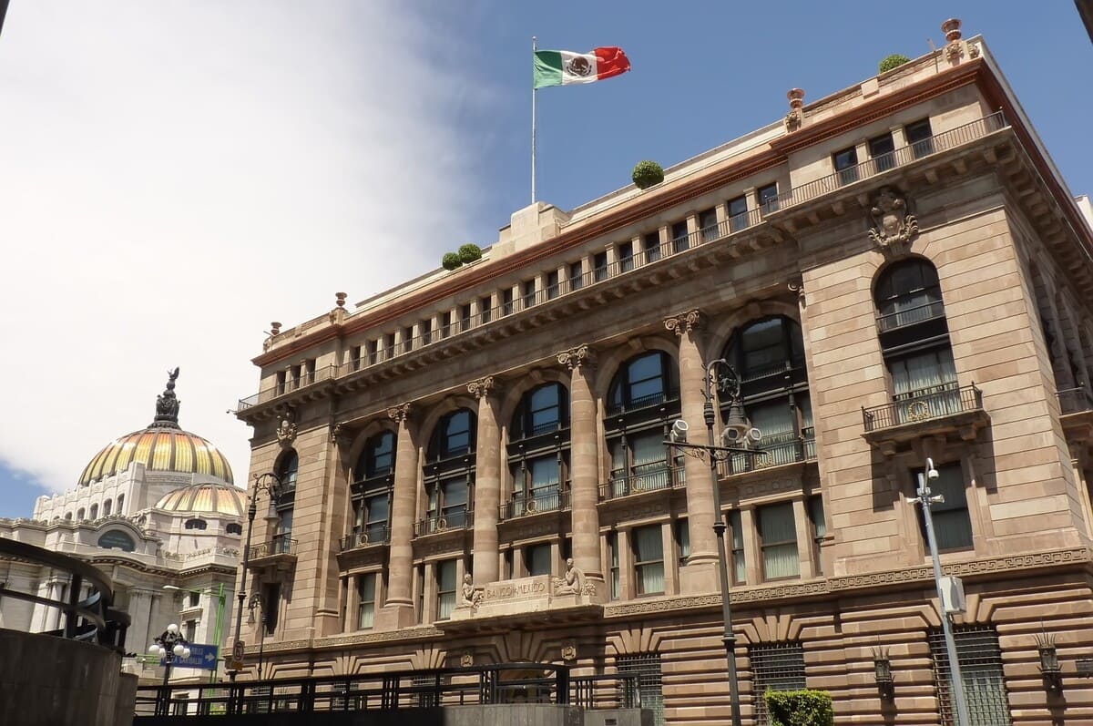 Banco de México opta por recorte de tasas en medio de incertidumbre global