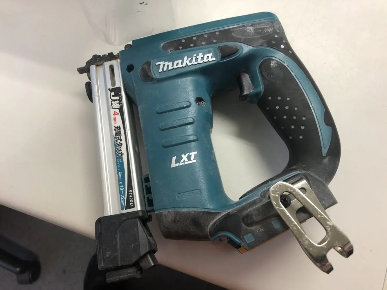 充電式で優れた操作性！マキタ工具の14.4Vのタッカを買取らさせて頂き