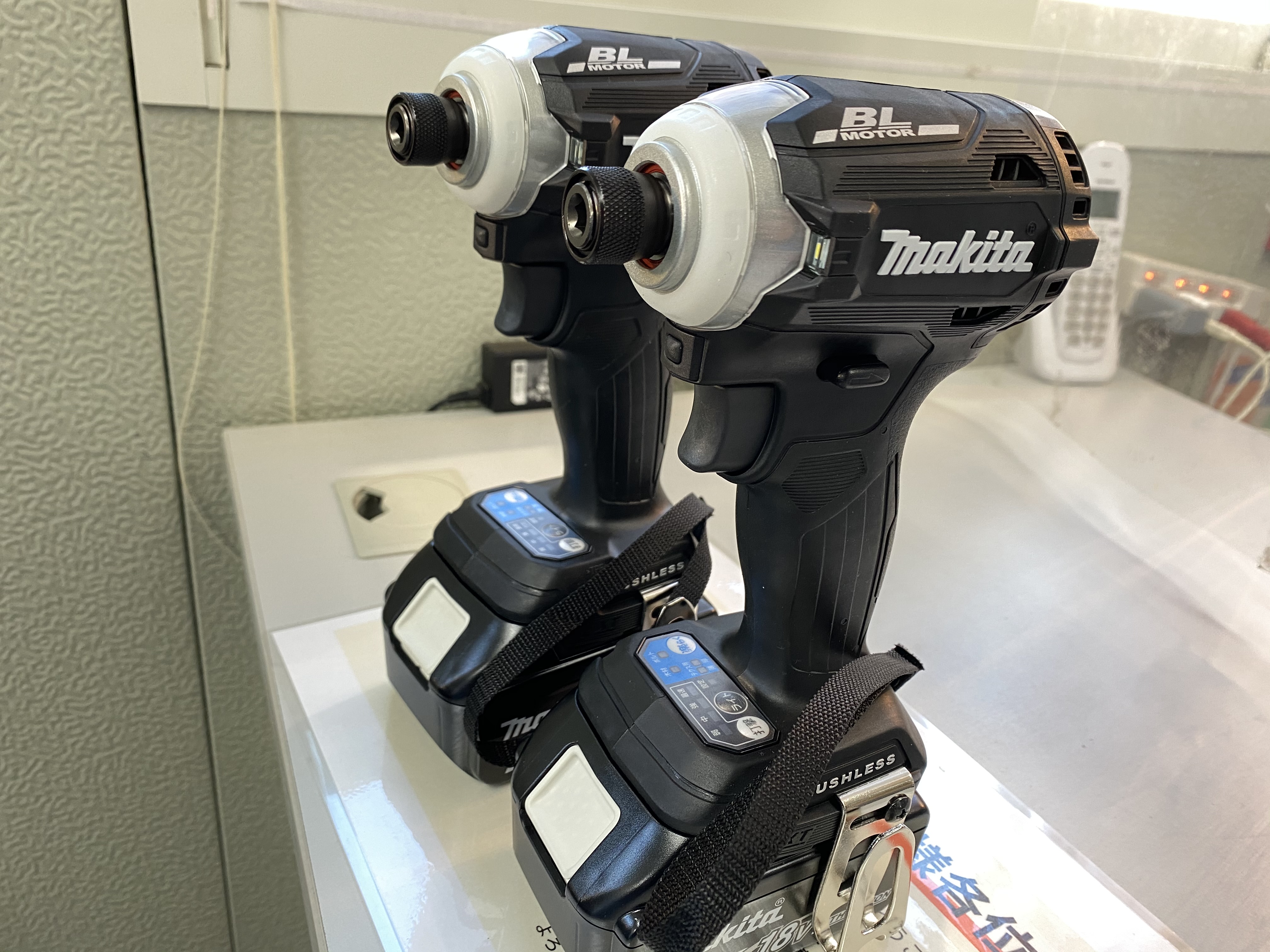 makita マキタ 充電式インパクトドライバー TD171DRGXB コードレス バッテリー 充電器付き ブラック 18V ドリルビット付き 中古品 TD171DRGXB マキタ ☆マキタ(makita) 充電式インパクトドライバ Makita 茨木市でマキタのインパクトドライバTD171DRGXBを売るなら工具買取専門