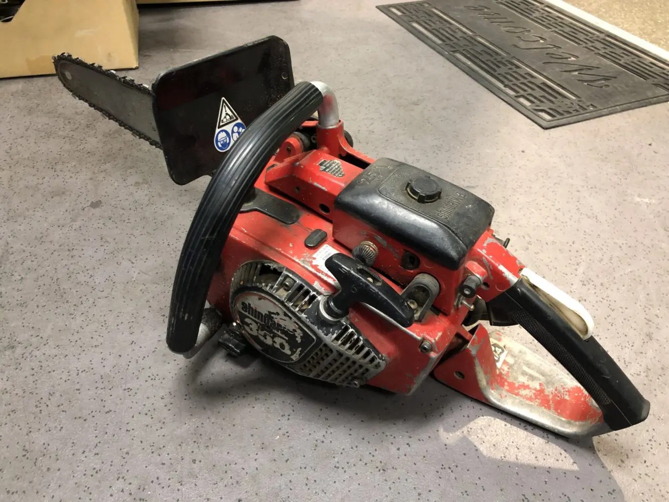 エンジンチェンソー 新ダイワ sindaiwa E350AV 排気量35.5cc 木 切断