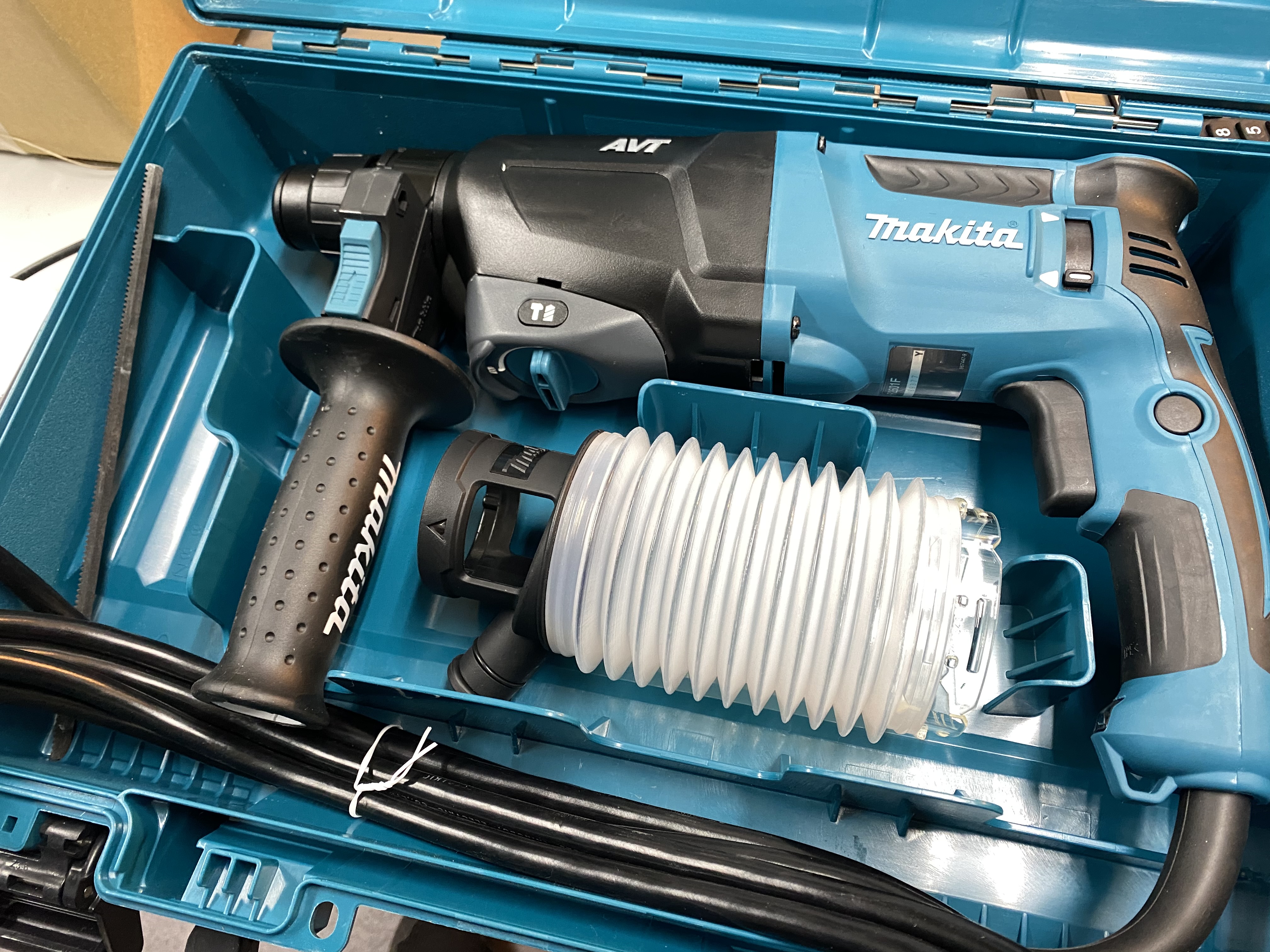 マキタ(Makita) ハンマドリル 2モード 26mm HR2601F【リライズ野田愛宕店】【店頭引取限定】【中古品】１点限り早い者勝ち！ Amazon | マキタ ハンマドリルAC100V式 26mm SDS+ HR2601F | ハンマー