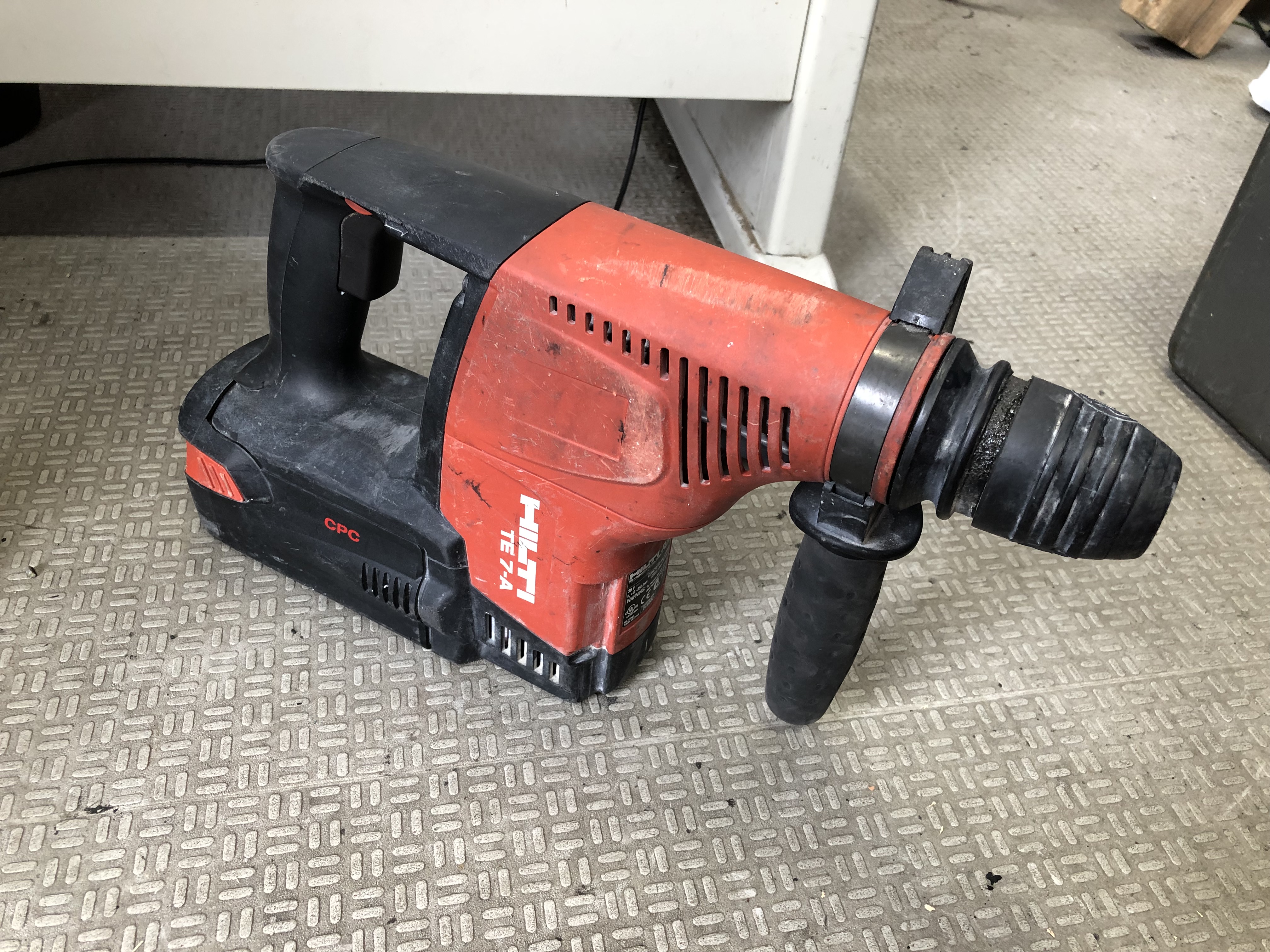 ヒルティ(HILTI) ロータリーハンマードリル TE7-A を買取させて頂き