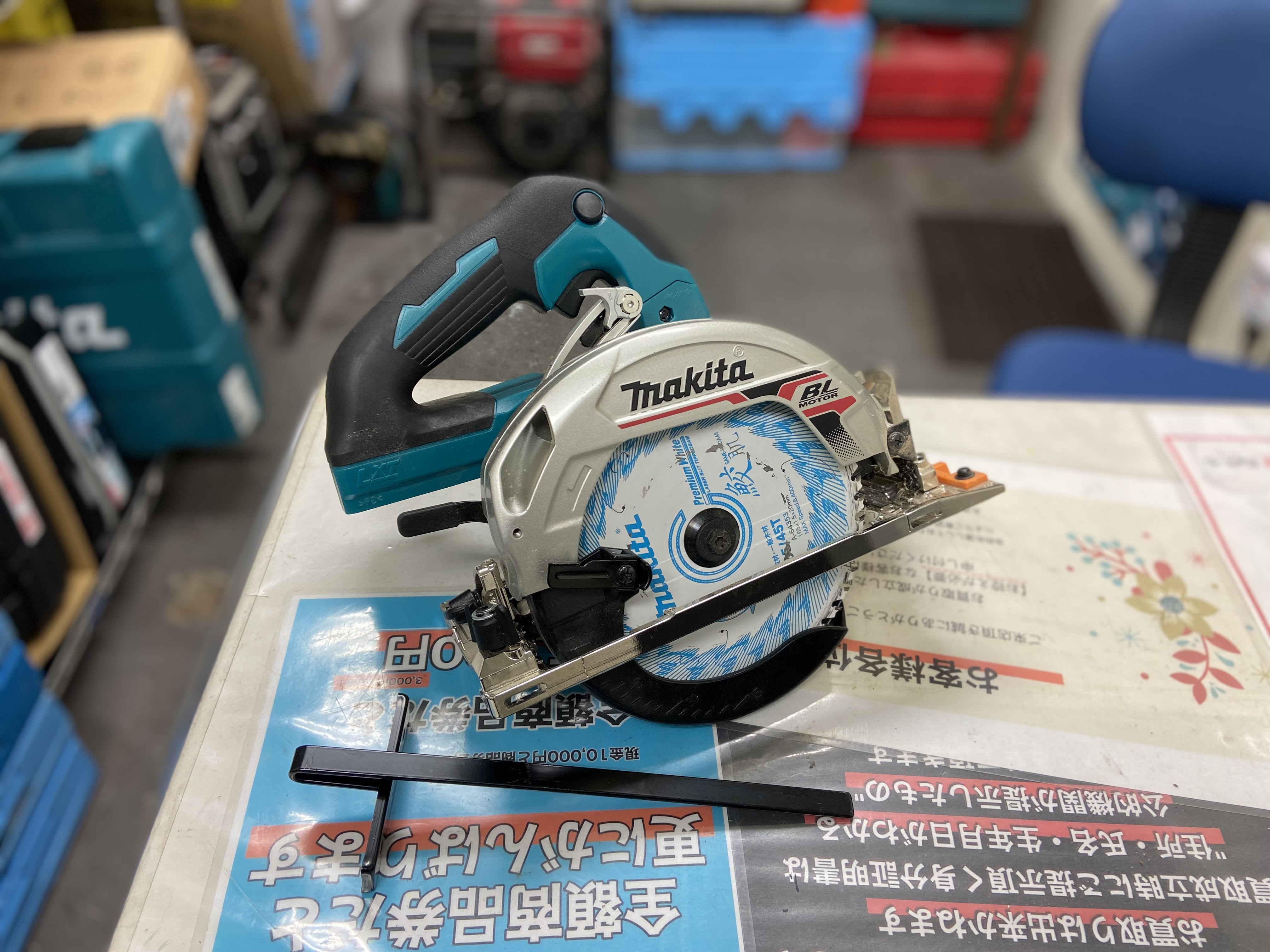 Makita - マキタ18v充電式丸ノコ HS631D バッテリー 中古 Amazon | マキタ 充電式マルノコ18V青 刃径165mm/切込66mm 6Ah