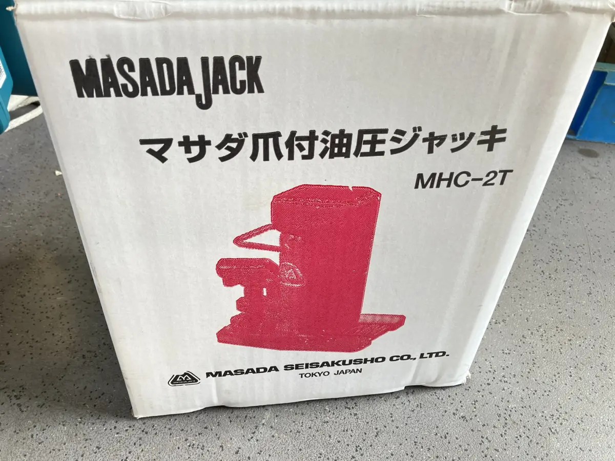 マサダの爪付油圧ジャッキ「MHC-2T」をお持ちいただきました！自動車