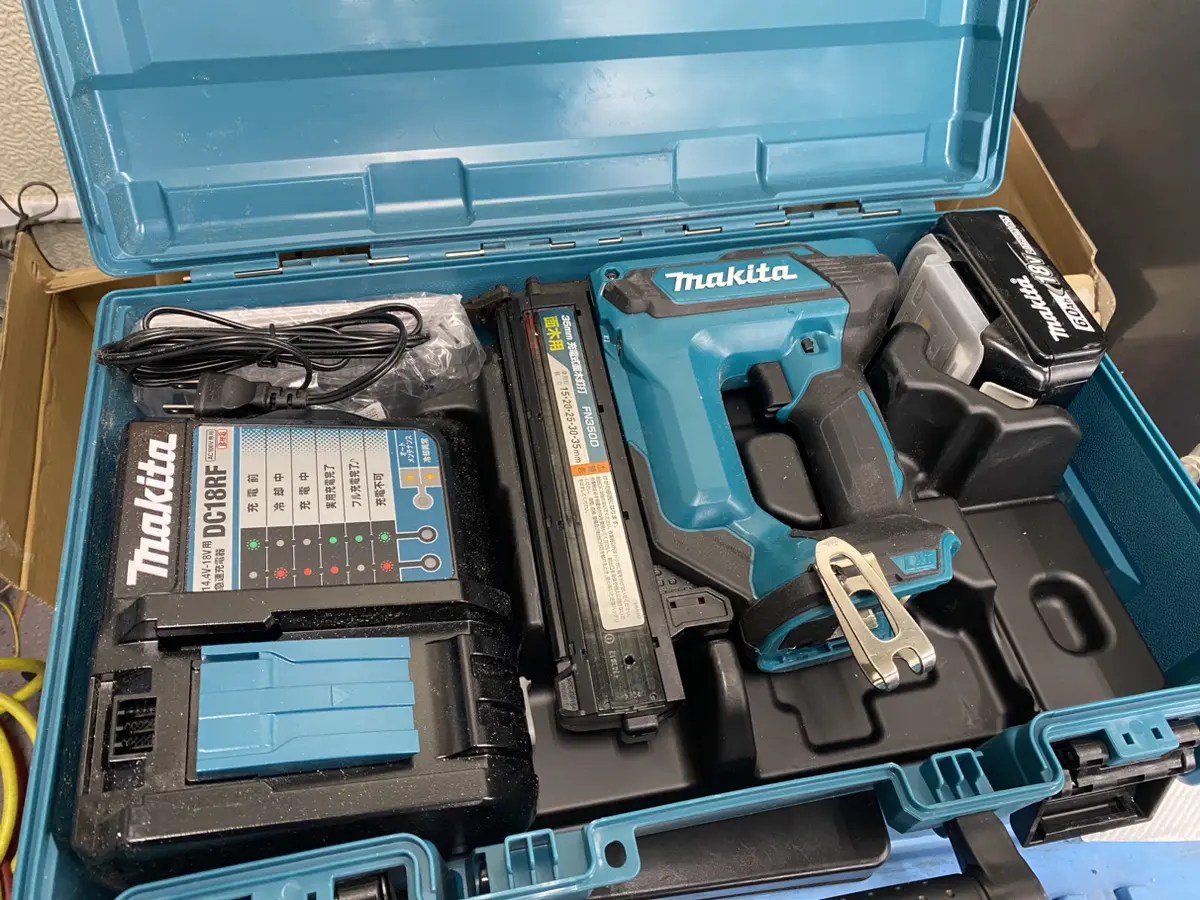 Makita - マキタ　面木釘打ち機　FN350D 35mm FN350D | 株式会社マキタ