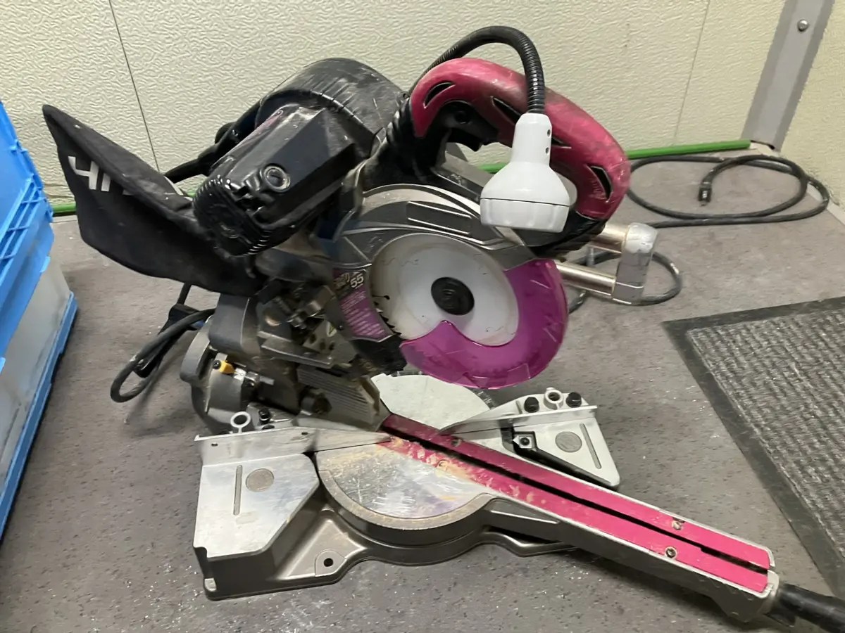 日立工機の165mm卓上スライド丸のこ「C6RSHC」をお持ちいただき
