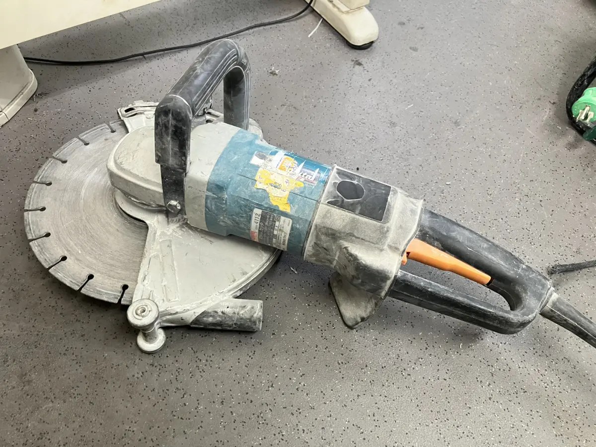 中古動作品 【makita マキタ】 305mm コンクリートカッター 4112 