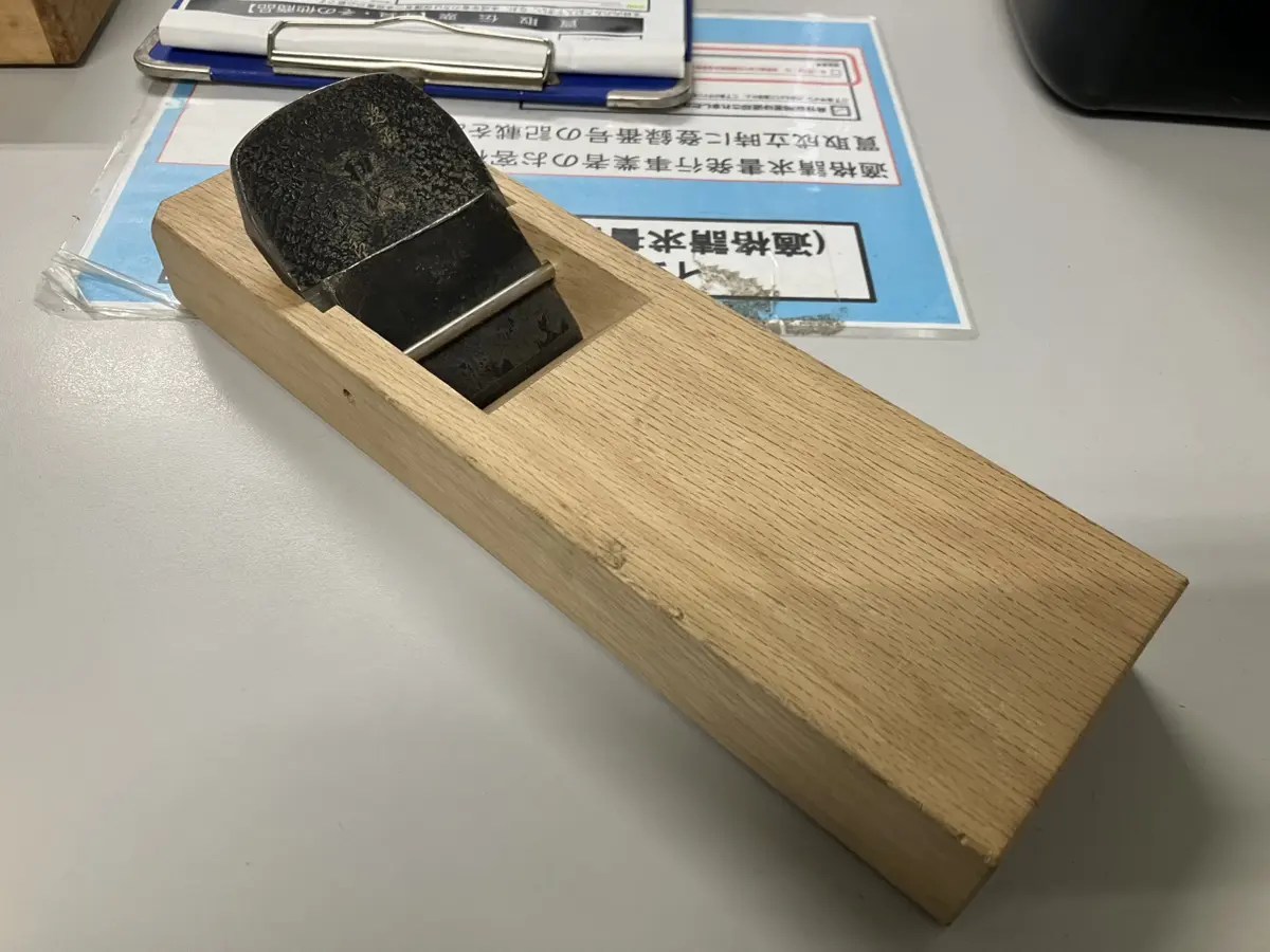 寸八鉋「初代常三郎」をお持ち込みいただきました。大工道具の