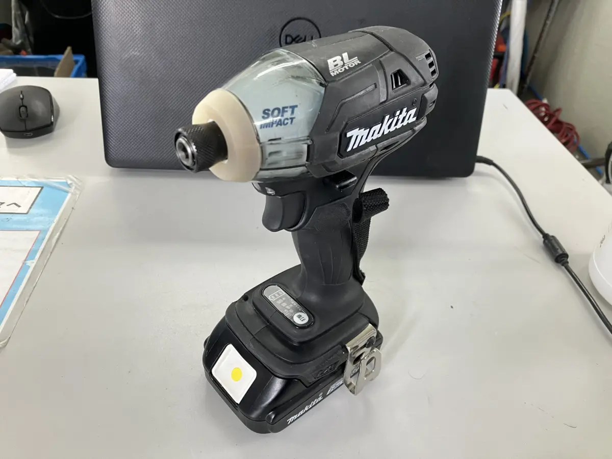 マキタの18V充電式ソフトインパクトドライバ「TS141D」をお持ち マキタの18V充電式ソフトインパクトドライバ「TS141D」をお持ち