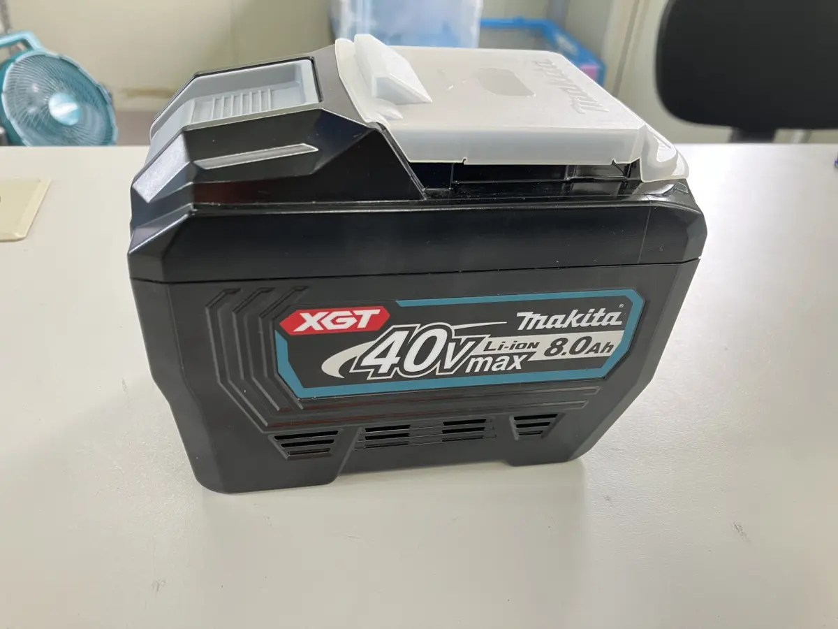 マキタの40Vmax8.0Ah 純正リチウムイオンバッテリー BL4080Fをお持ち 