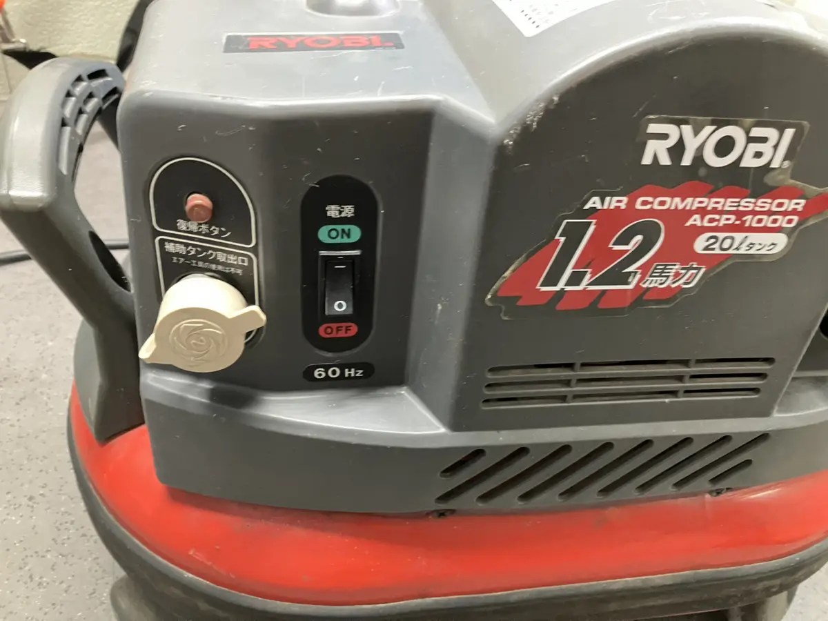 ジャンク）リョービ/RYOBI○エアコンプレッサ ACP-1000 1.2馬力 9.5kgf