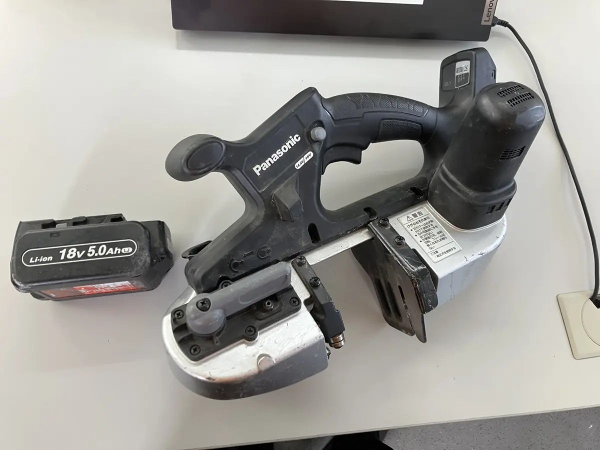 パナソニックの14.4V/18V 充電バンドソー EZ45A5をお持ち込みいただき