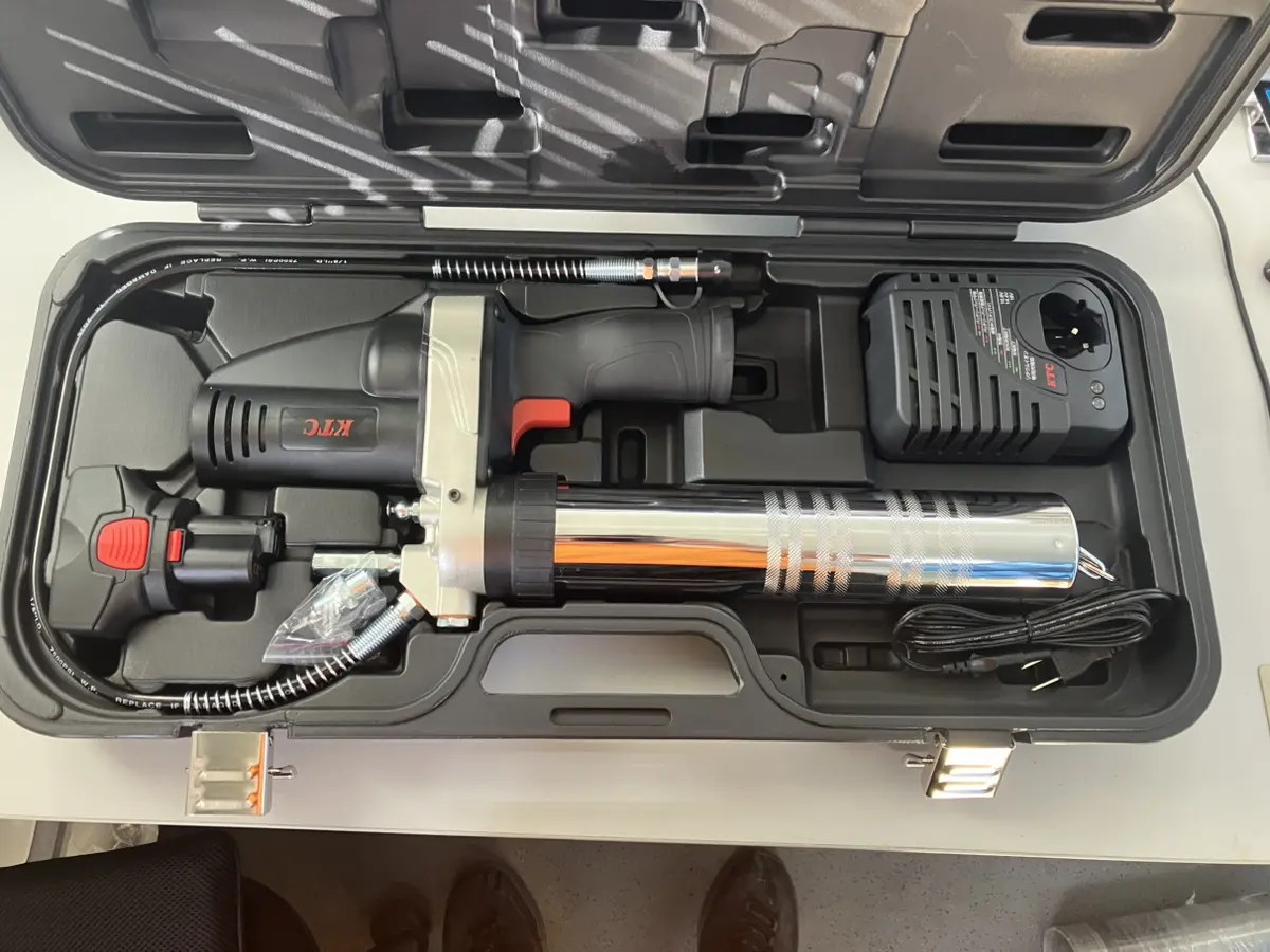 KTCの18V コードレスグリースガンセット JTAE911をお持ち込みいただき