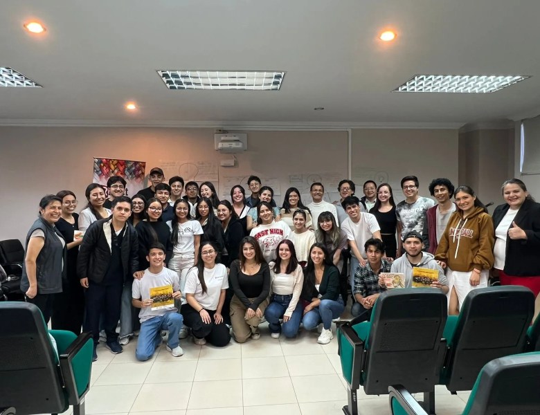 estudiantes y docentes UNL