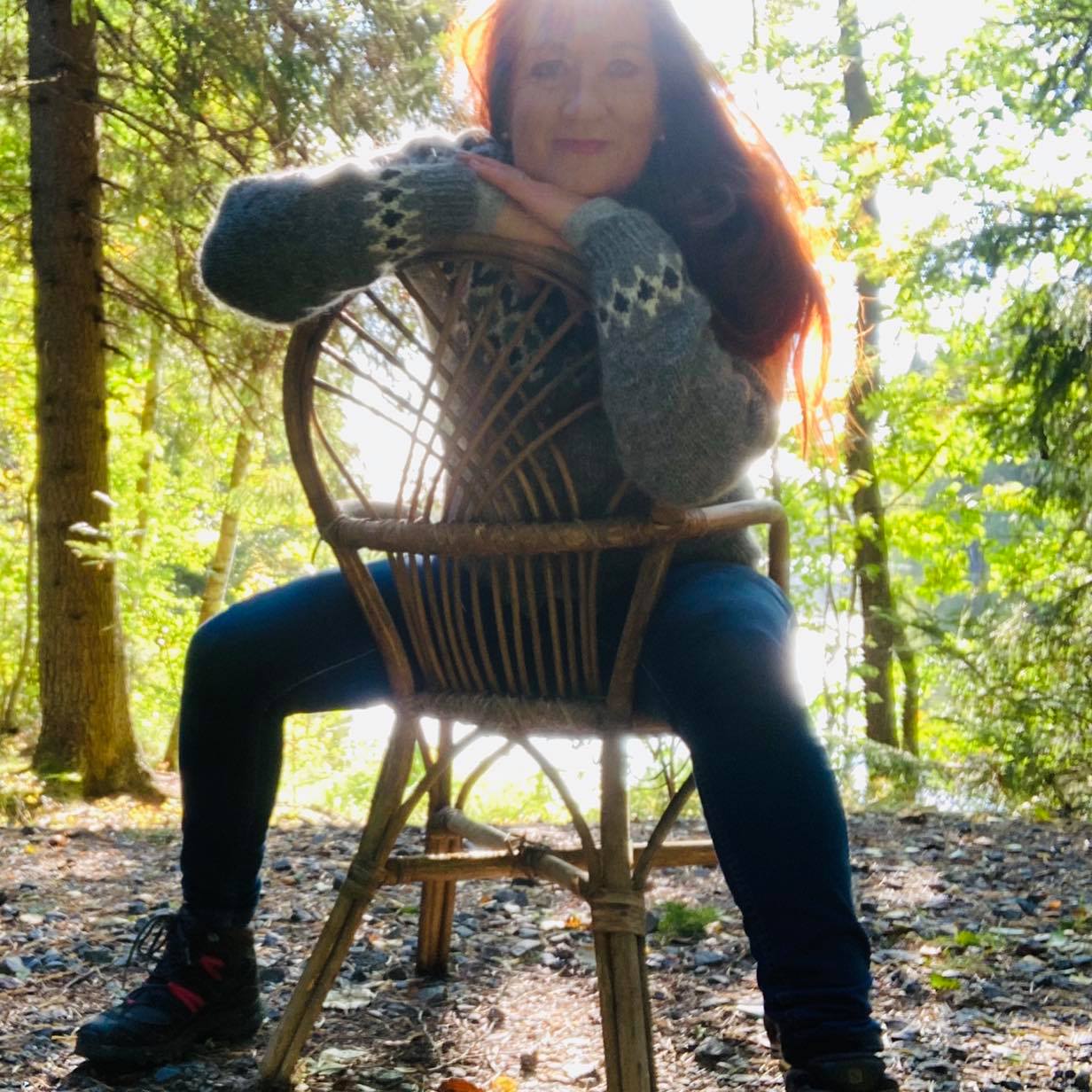 Read more about the article Reactored Ambassadors: Julie Silk: ”Olen oikeastaan siirtänyt kaiken materiaalini Reactorediin”