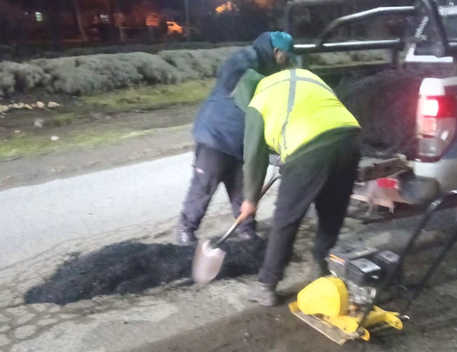Bacheo Nocturno: Mejoras en Pavimento Tras Lluvias Intensas