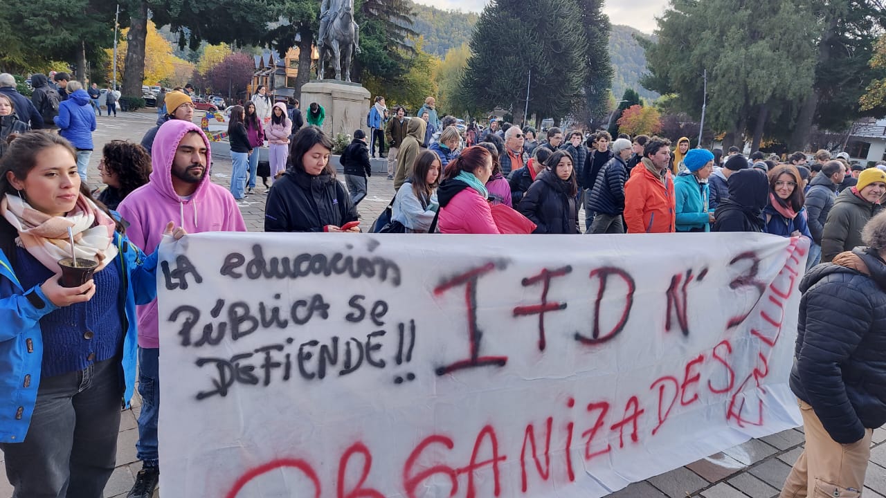 Apoyo del IFD N°3 a la Marcha Universitaria y Salud Pública