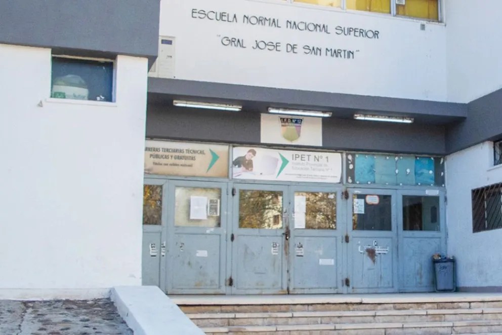 Imagen de la noticia "Violencia escolar: piden condena para la acusada de golpear a docentes del IFD 12" publicada por realidadsm.com