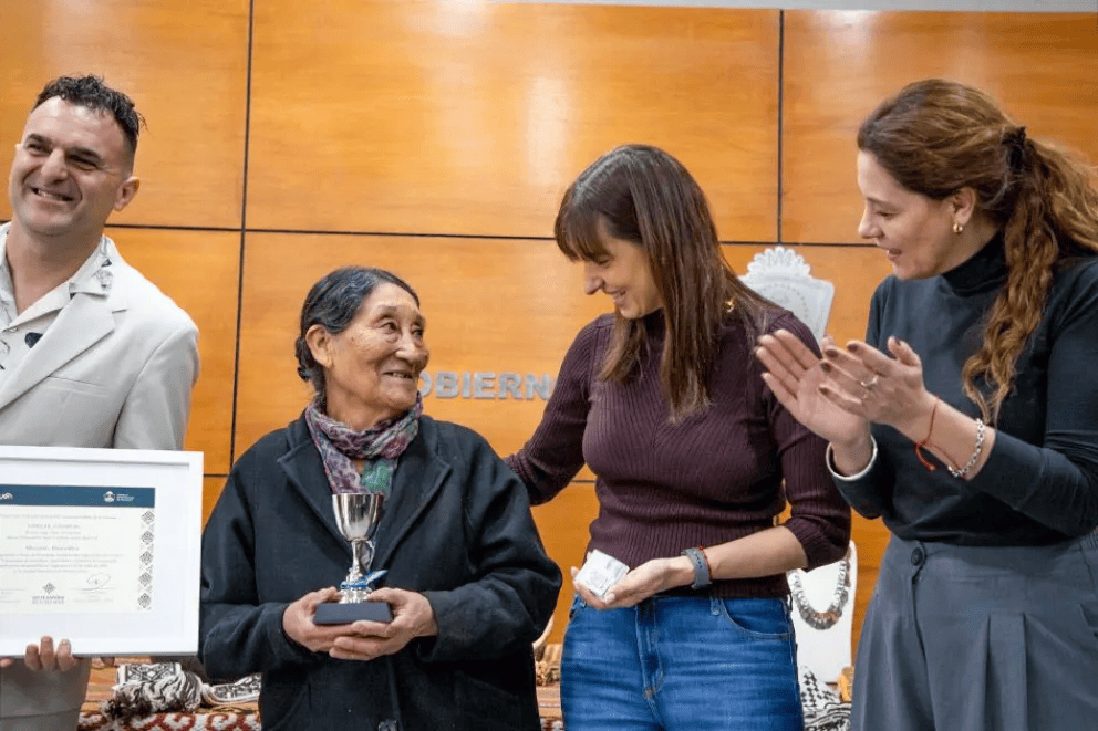Imagen de la noticia "El Gobierno neuquino homenajeó a los artesanos que se destacaron en la Expo Rural de Palermo" publicada por realidadsm.com