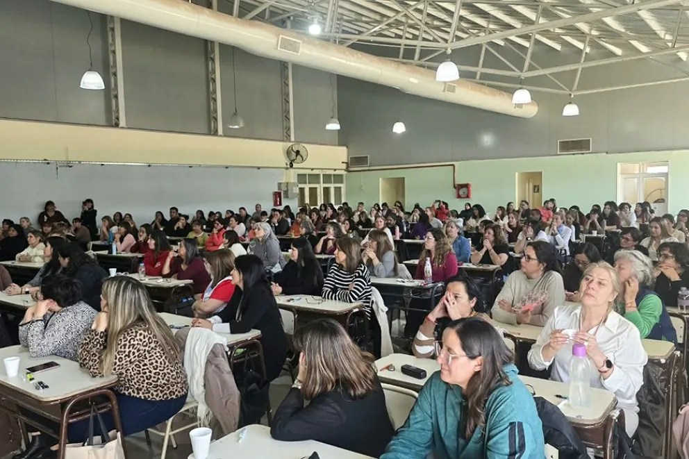 Imagen de la noticia "Más de 300 docentes neuquinos rindieron examen de ascenso directivo" publicada por realidadsm.com