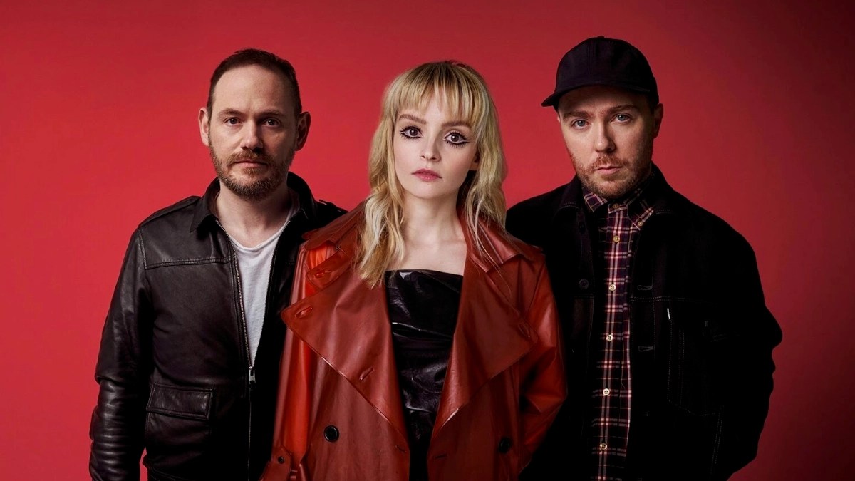 “Love” Cover by CHVRCHES