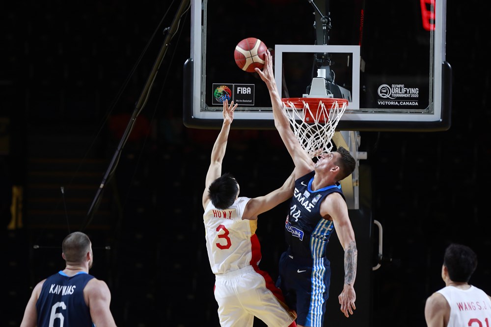 Dinos Mitoglou, 12 punti nella vittoria contro la Cina al preolimpico