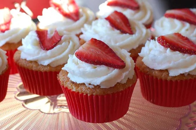 cupcakes recheados com morango