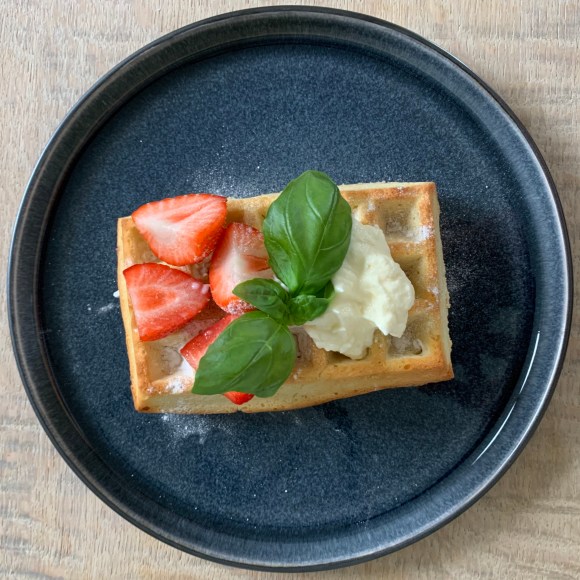 Luikse wafels met aardbei en slagroom