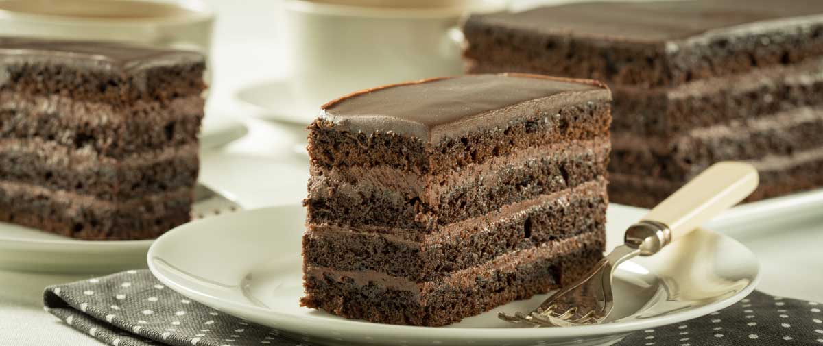 Easy Chocolate Crème Cake Slice Easy Chocolate Crème Cake Slice