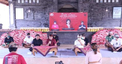 Alit Kelakan Kembali Salurkan 1000 Paket Bingkisan dari Ketua DPR RI Puan Maharani Kepada Masyarakat Bali