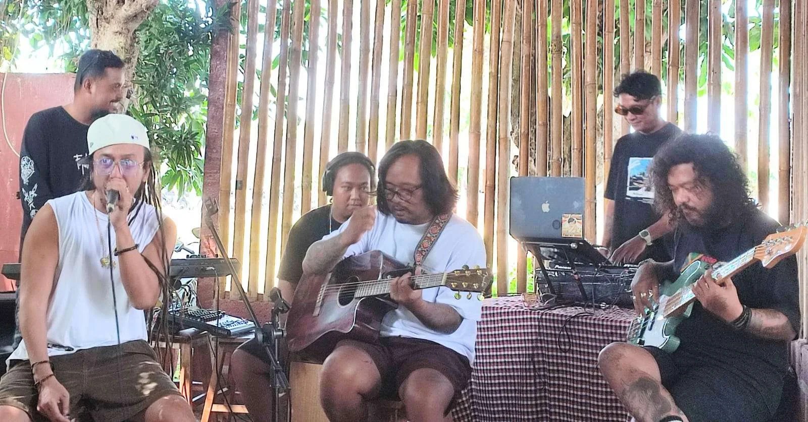 Ras Muhamad Gandeng JLS Rilis 'Like Summer'