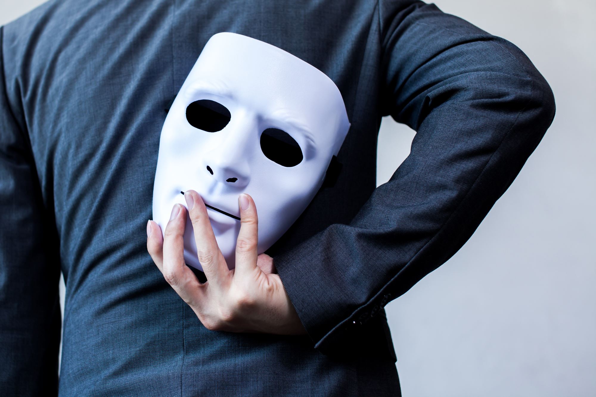 Masque symbolisant le double visage d'un pervers narcissique