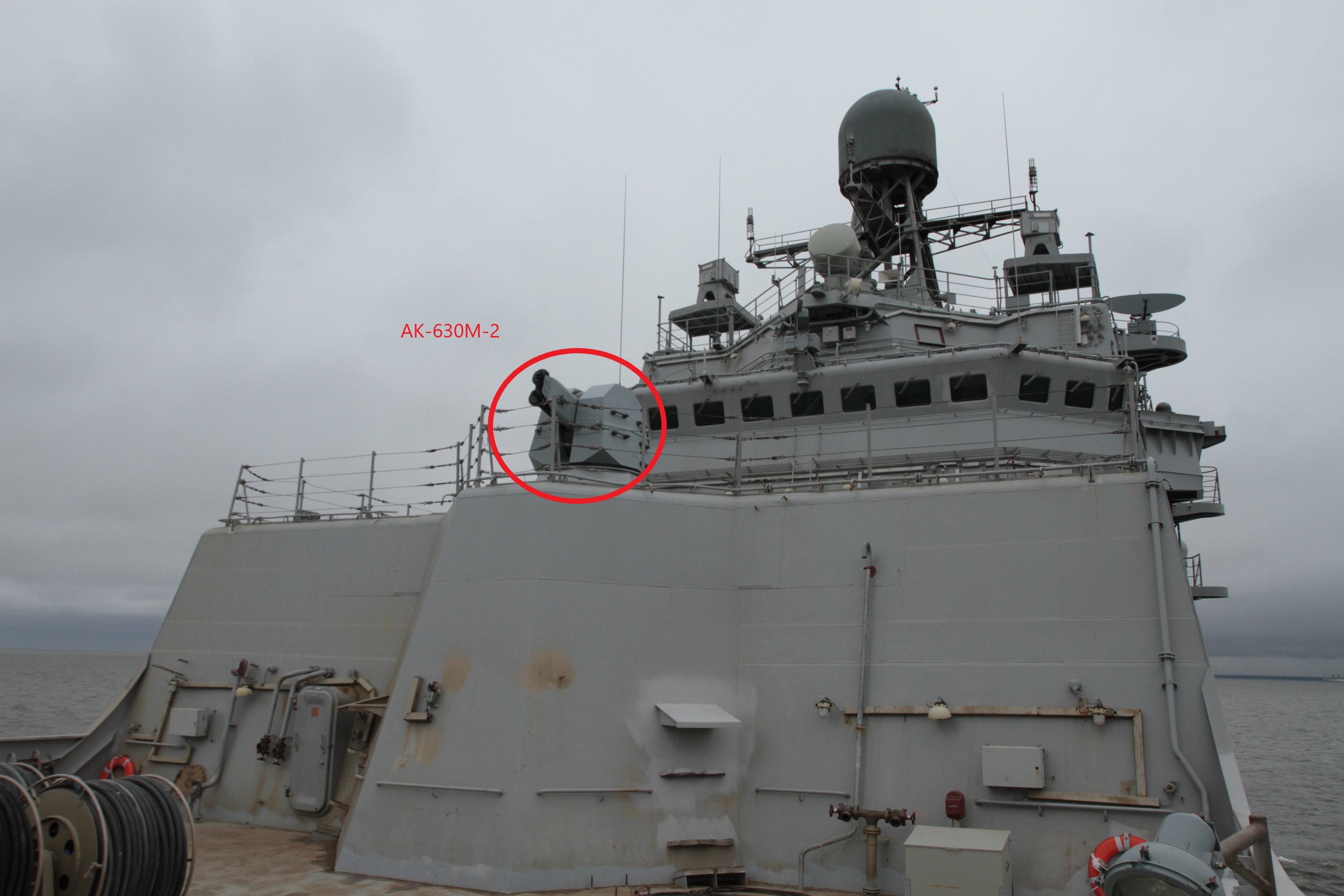 Vue sur l'AK-630M-2 en plage avant. Image@Airbase.ru