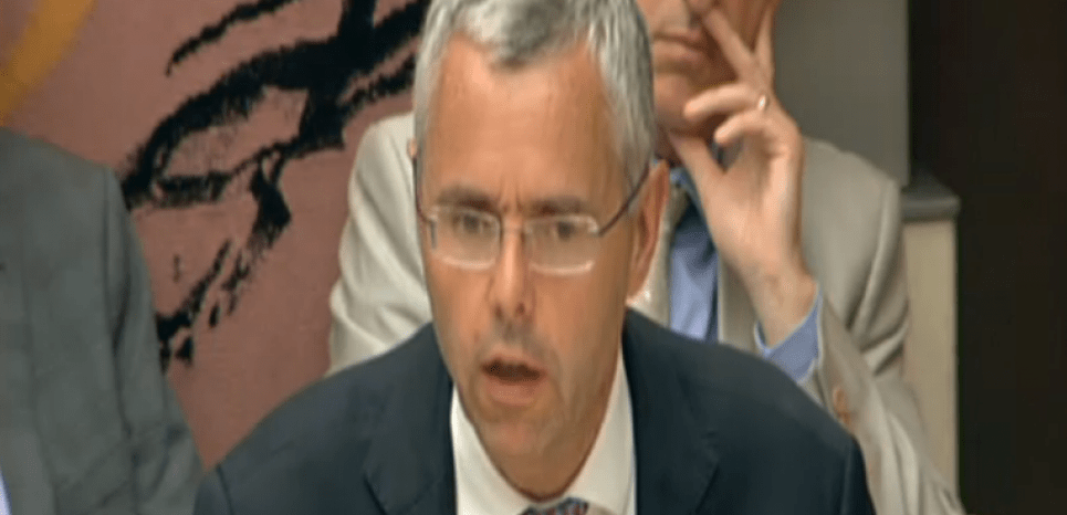 Michel Combes est auditionné le 16 juin 2015 à l'Assemblée nationale: il ment aux députés et nie son départ, révélé par Challenges, avec énergie. (Capture d'écran vidéo Assemblée Nationale)