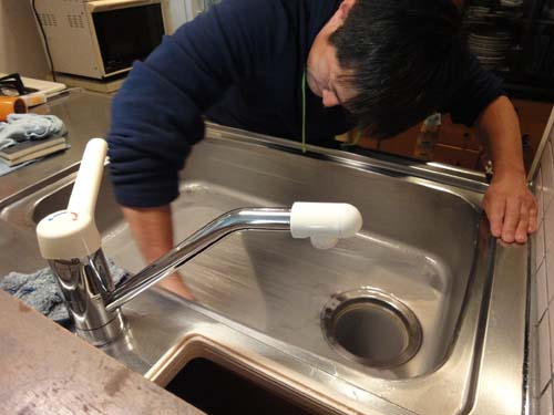 流し台　作業中