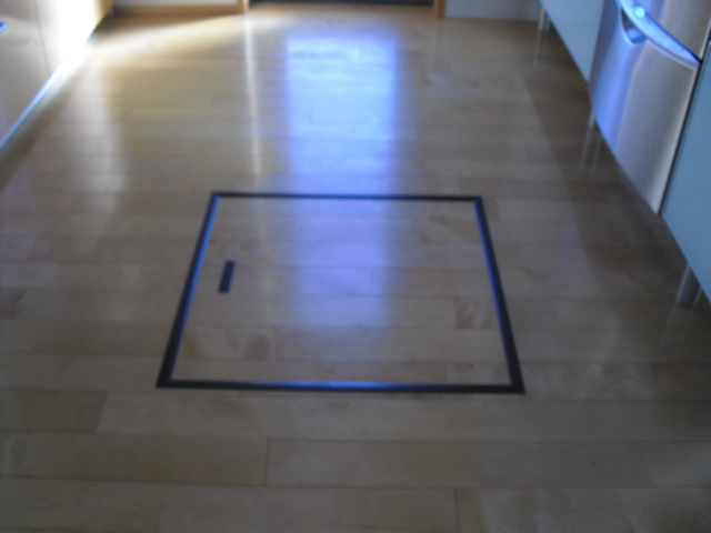 キッチン床　前