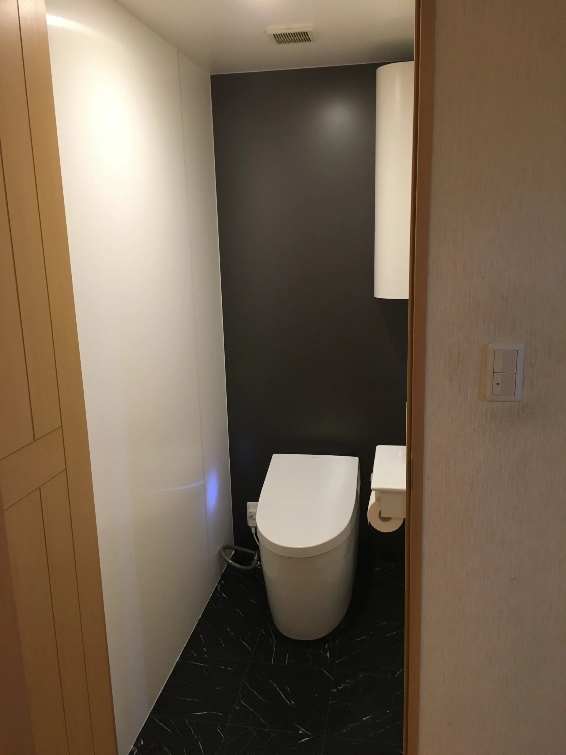 トイレ交換及び室内パネル貼りリフォーム