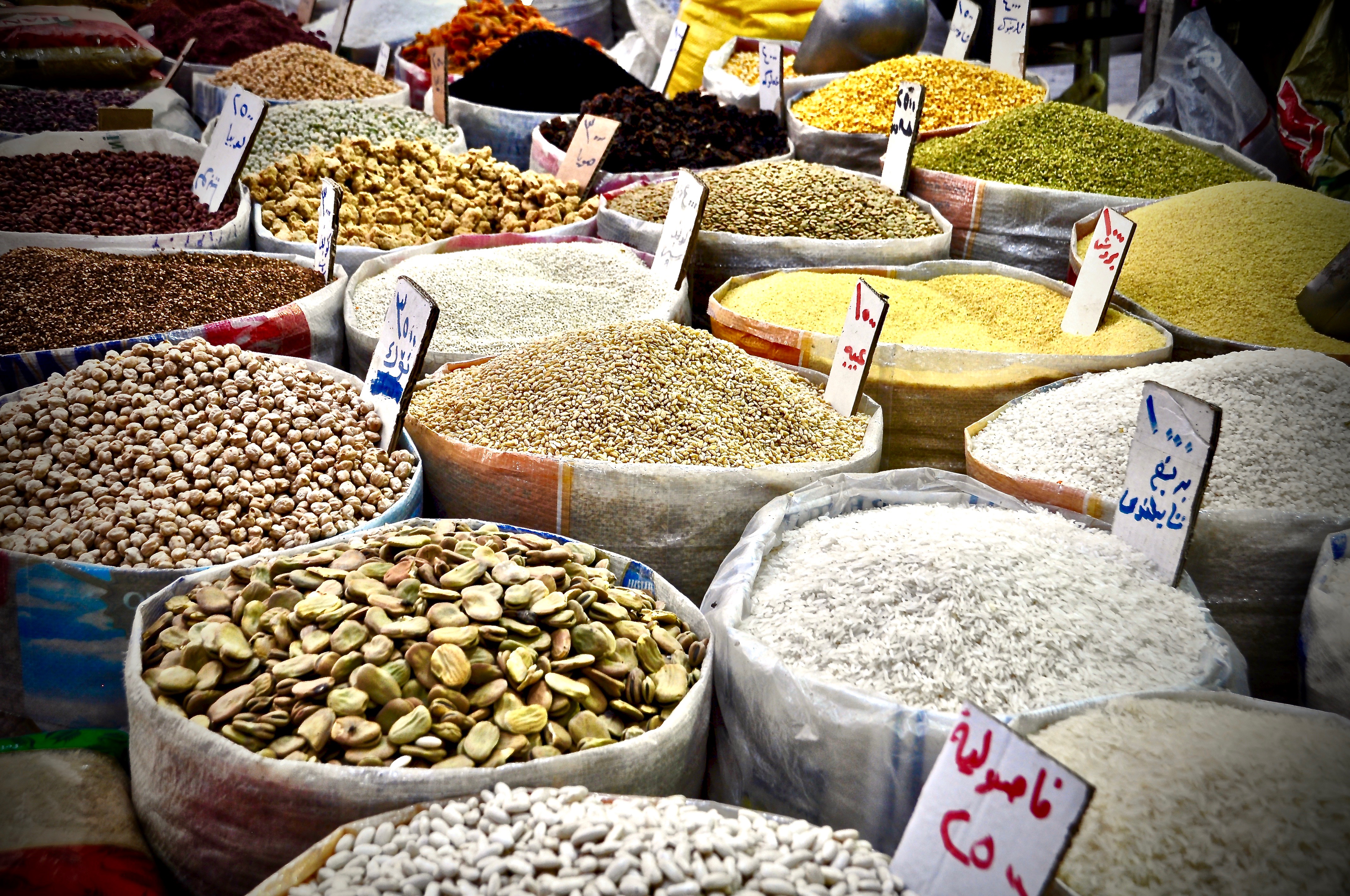 Reis, Linsen, Bohnen in allen Variationen am alten Bazaar in Erbil