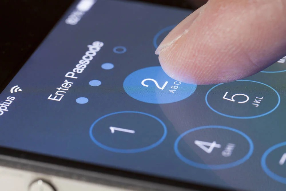 iPhone Locked Out? Apple Update Removes Special Character, Leaving User in Data Limbo! (2026)