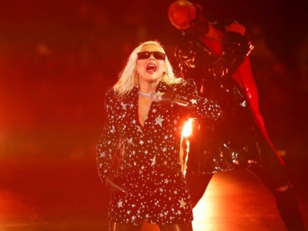 Christina Aguilera alza su icónica voz en los People’s Choice Awards 2021