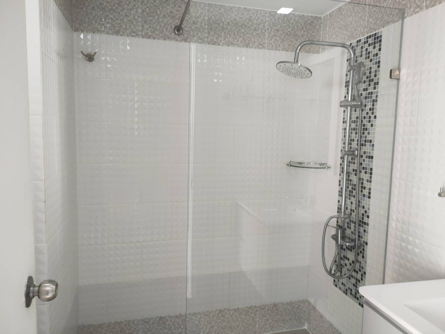 HIGH FLOOR – spacious studio with superb sea view!