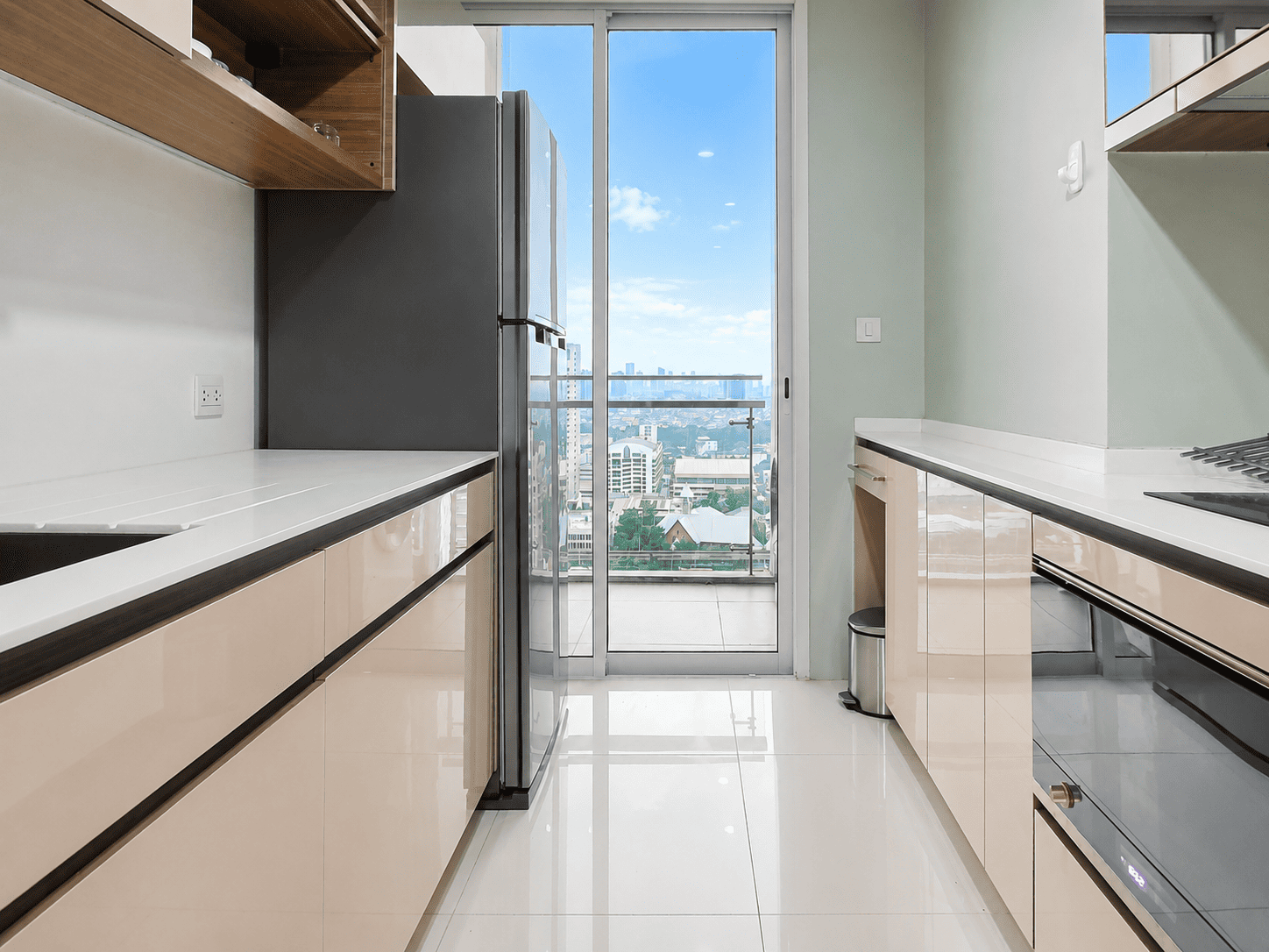 TOP FLOOR | Spacious one-bedroom in Sathorn with sitting tenant!