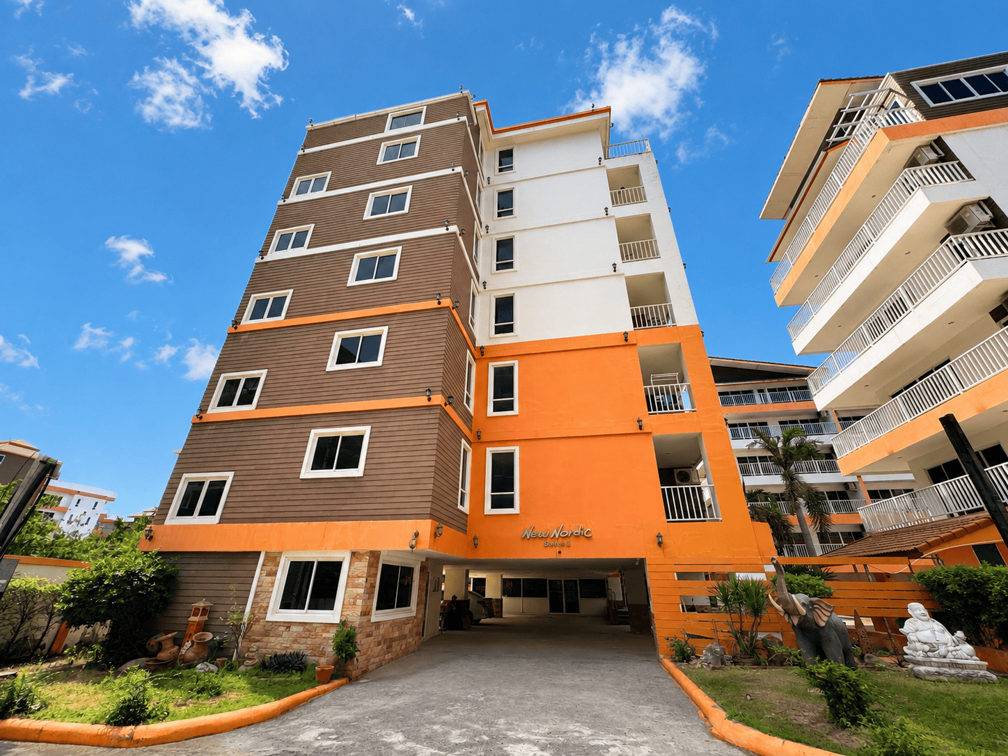 Spacious Terrace | 41.59 sqm studio for sale in Pratumnak!