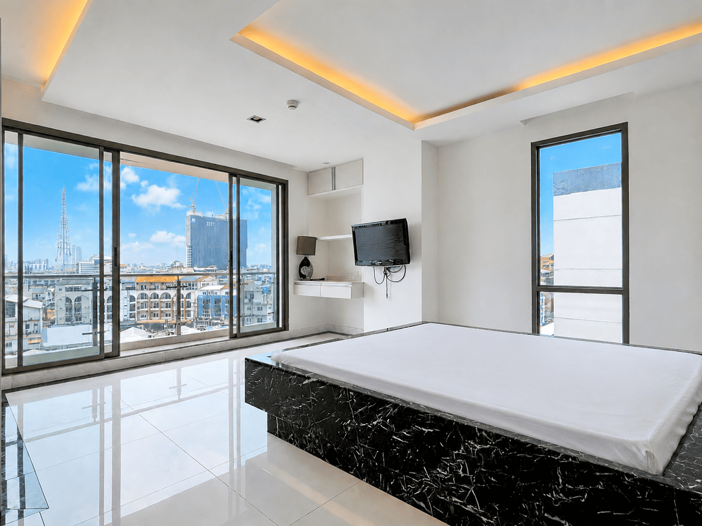 Central Pattaya | Top Floor Spacious 2 bedroom condo for sale at The Urban!